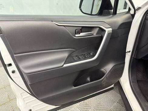 Used 2024 Toyota RAV4 XLE w/ Convenience Package FWD image 11
