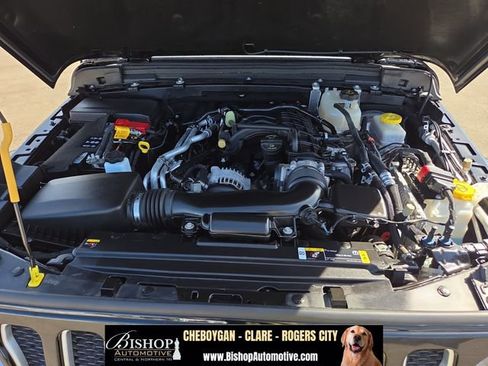 Used 2022 Jeep Wrangler Unlimited Sahara w/ LED Lighting Group AWD/4WD image 6