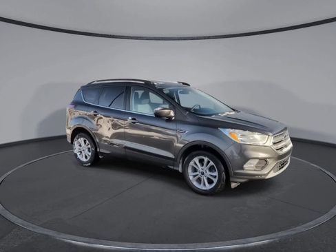 Used 2018 Ford Escape SE image 2