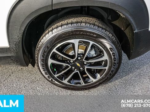 Used 2025 Chevrolet TrailBlazer LT AWD/4WD image 16