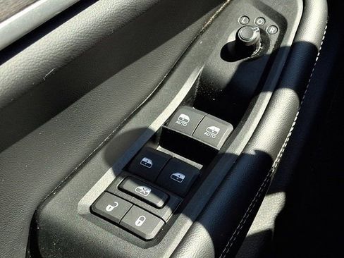 Used 2023 Jeep Grand Cherokee Limited w/ Black Appearance Package AWD/4WD image 31
