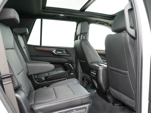 Used 2025 GMC Yukon Denali w/ Sun & Power Step Package AWD/4WD image 12