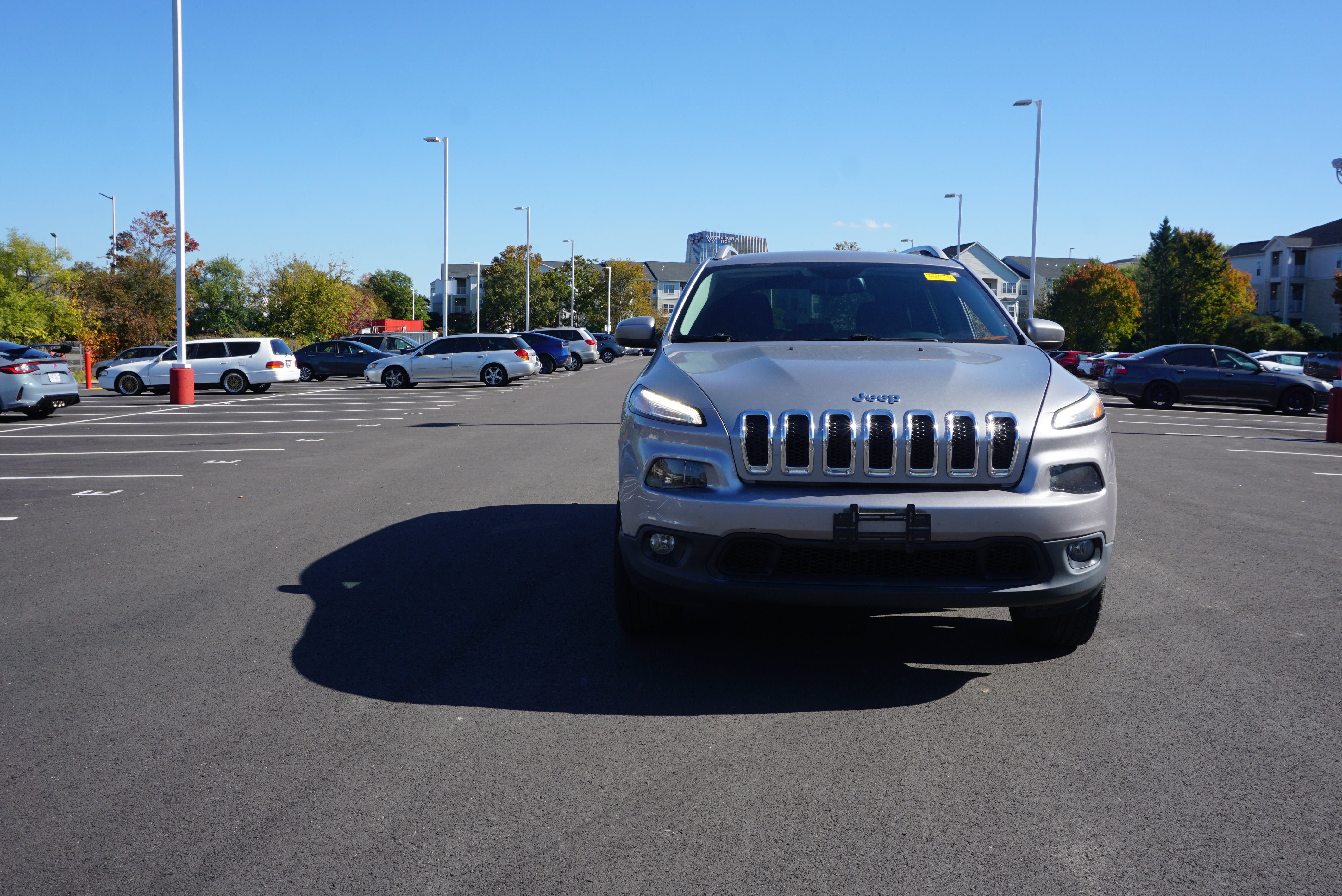 Used 2017 Jeep Cherokee Latitude w/ Comfort/Convenience Group AWD/4WD image 2