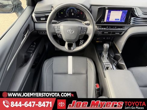 Used 2025 Toyota Camry SE image 14