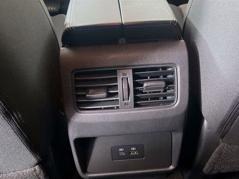 Used 2022 Nissan Rogue SV image 25