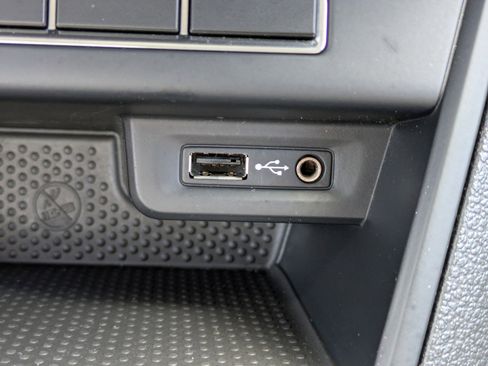 Used 2017 Volkswagen Tiguan S image 22