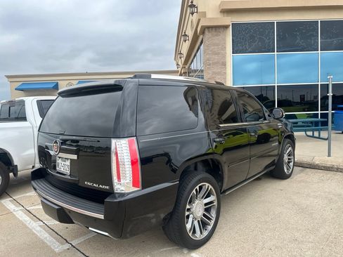 Used 2013 Cadillac Escalade Premium RWD image 6