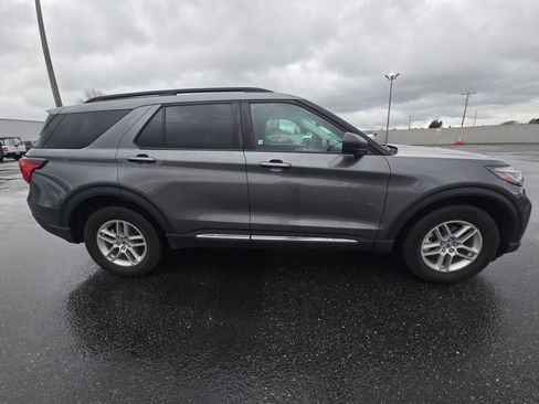 Used 2025 Ford Explorer Active AWD/4WD image 4