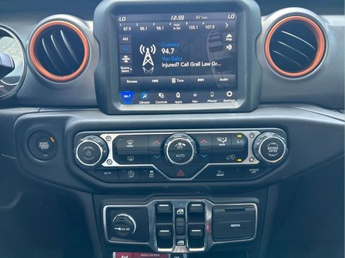 Used 2023 Jeep Gladiator Mojave AWD/4WD image 26