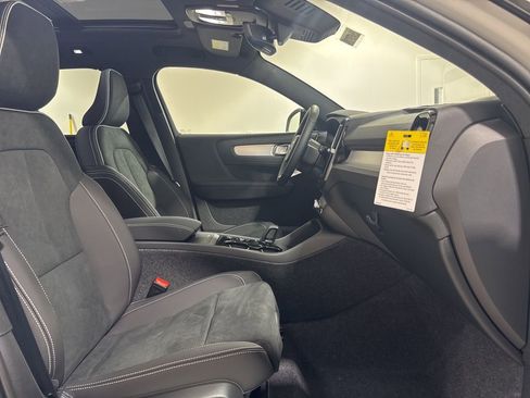 New 2026 Volvo XC40 B5 Ultra w/ Climate Package image 28