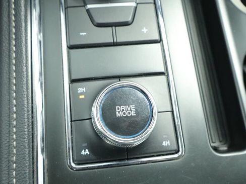 Used 2024 Ford Expedition XLT AWD/4WD image 38