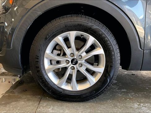 Used 2021 Kia Telluride LX FWD image 9