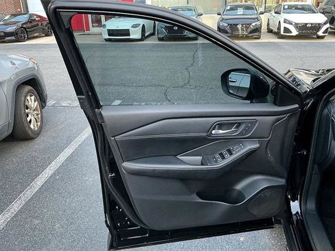 Certified 2025 Nissan Rogue SL w/ Tech Package image 11