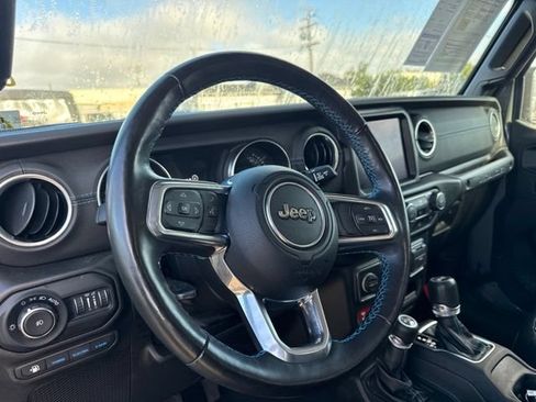 Used 2022 Jeep Wrangler Unlimited Rubicon 4xe w/ Cold Weather Group AWD/4WD image 10