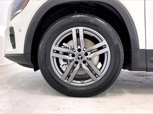 Used 2025 Mercedes-Benz GLB 250 4MATIC image 10