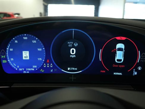 Used 2024 Porsche Macan 4 Electric image 25