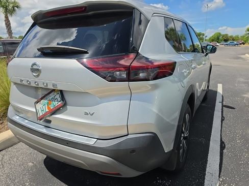 Used 2021 Nissan Rogue SV FWD image 14