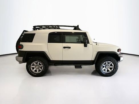 Used 2014 Toyota FJ Cruiser 4WD w/ Upgrade Package image 7