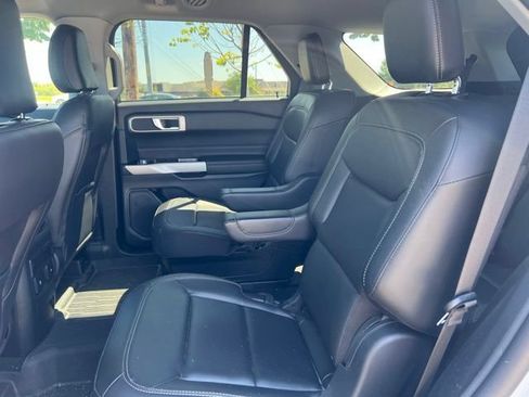 Used 2024 Ford Explorer XLT w/ Equipment Group 202A AWD/4WD image 17