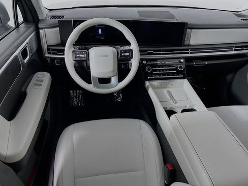 Certified 2025 Hyundai Santa Fe SE image 18