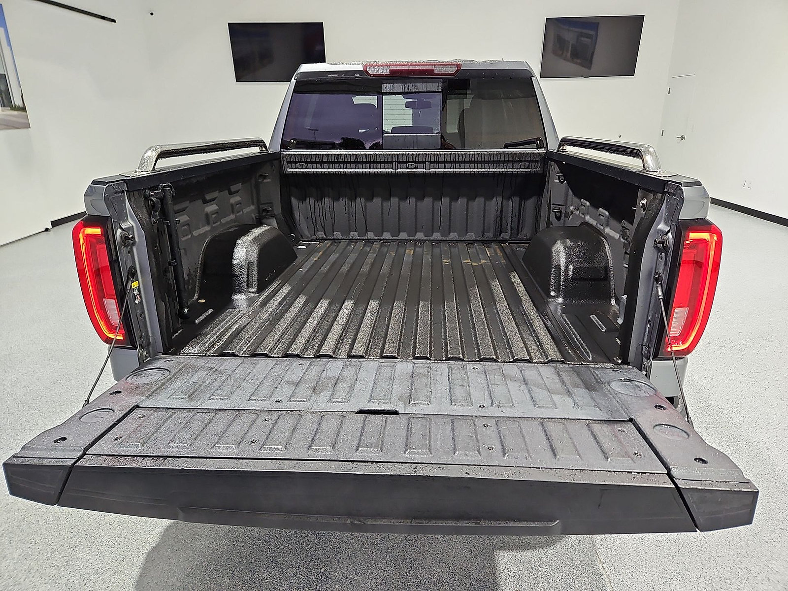 Used 2021 GMC Sierra 1500 SLT w/ SLT Premium Package AWD/4WD image 12