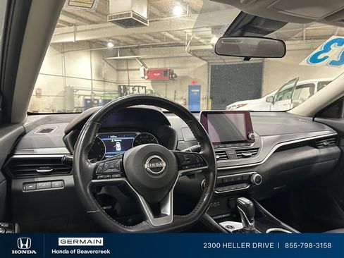 Used 2023 Nissan Altima 2.5 SR FWD image 15