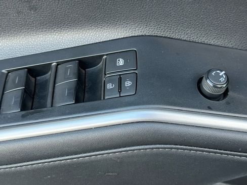 Used 2024 Toyota Highlander XLE image 9