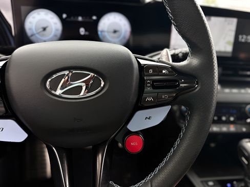 Used 2022 Hyundai Elantra N FWD image 11