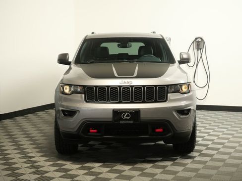 Used 2020 Jeep Grand Cherokee Trailhawk w/ Trailhawk Luxury Group AWD/4WD image 2