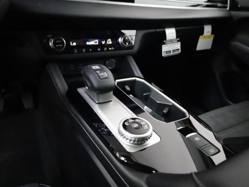 New 2025 Mitsubishi Outlander SE image 12