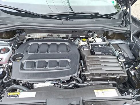 Used 2025 Volkswagen Tiguan SE w/ Panoramic Sunroof Package AWD/4WD image 24