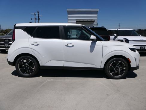 New 2025 Kia Soul EX image 2