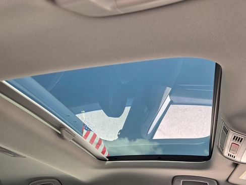 Certified 2023 Volkswagen Jetta SE w/ Panoramic Sunroof Package FWD image 19