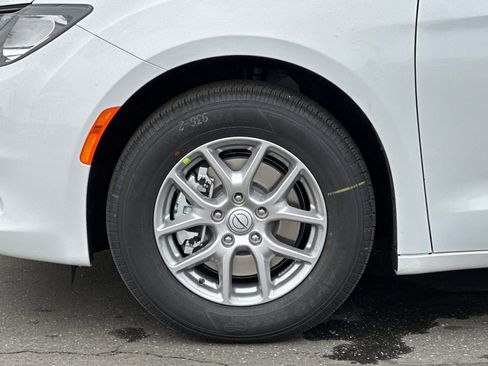 New 2026 Chrysler Voyager LX image 26