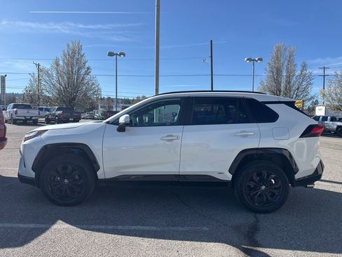 Used 2022 Toyota RAV4 SE w/ Convenience Package image 9