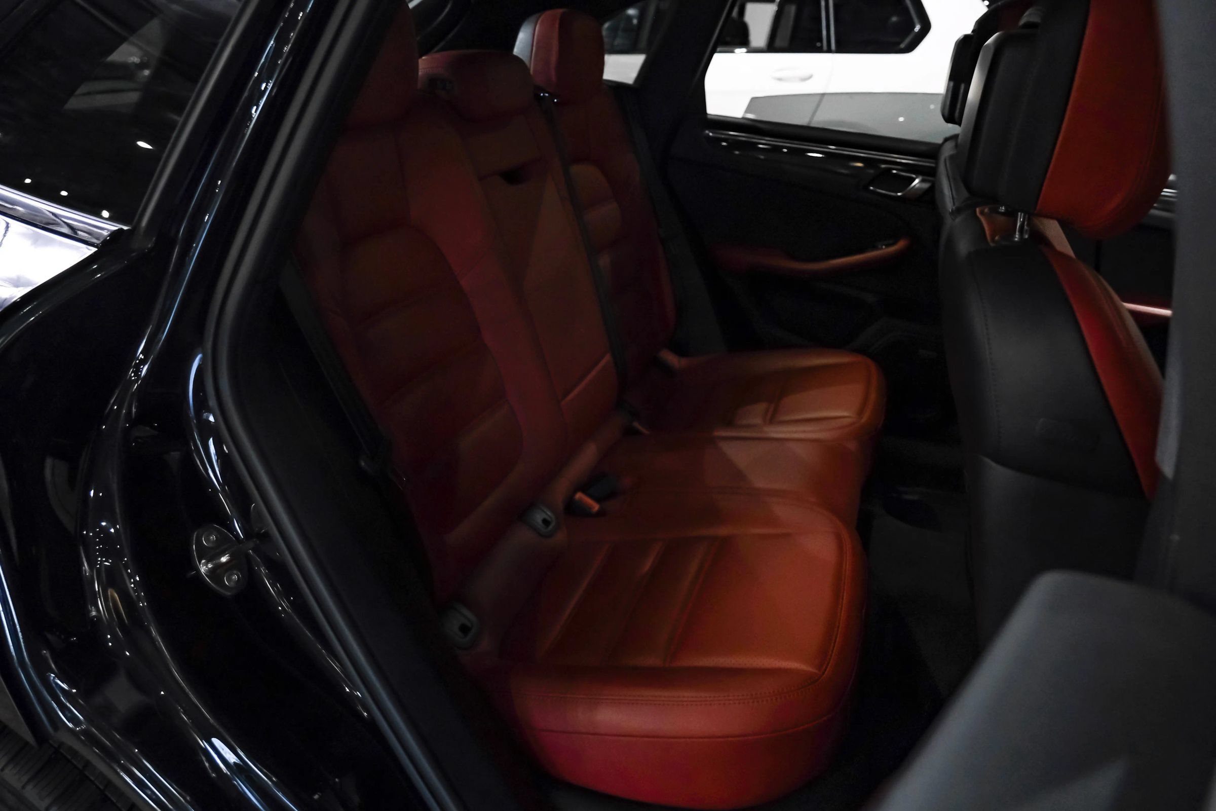 Used 2015 Porsche Macan Turbo AWD/4WD image 34
