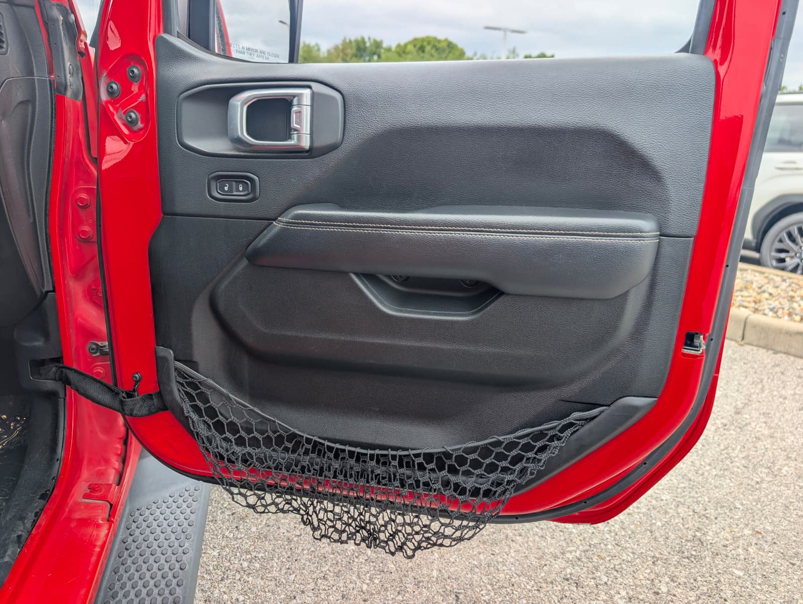 Used 2020 Jeep Wrangler Unlimited Sahara AWD/4WD image 34
