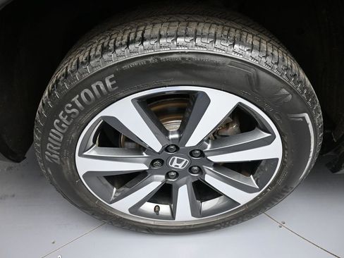 Used 2024 Honda Pilot Touring image 12