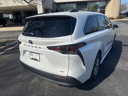 New 2026 Toyota Sienna XLE image 5