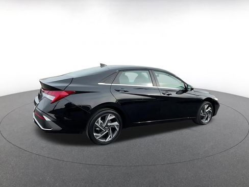 Used 2025 Hyundai Elantra SEL image 15