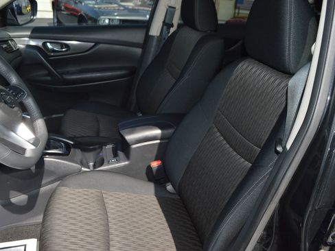 Used 2017 Nissan Rogue SV w/ Midnight Edition image 14