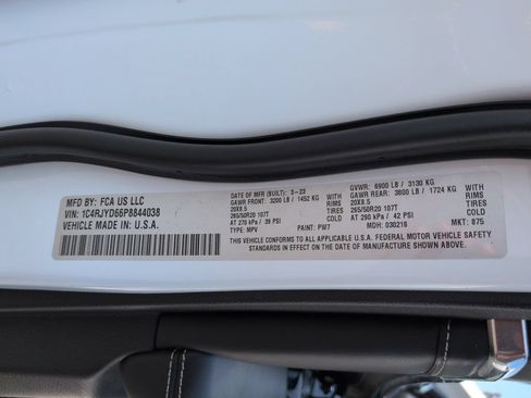 Used 2023 Jeep Grand Cherokee Overland AWD/4WD image 35