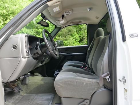 Used 2004 Chevrolet Silverado 2500 LS RWD image 19