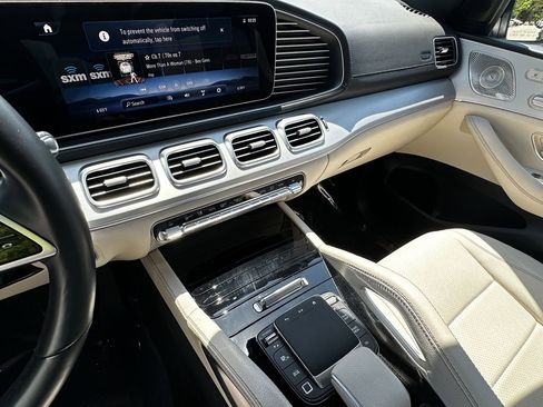 Used 2025 Mercedes-Benz GLS 450 4MATIC image 33