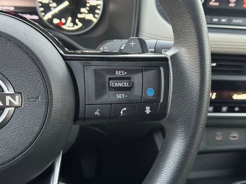 Used 2023 Nissan Rogue SV image 26