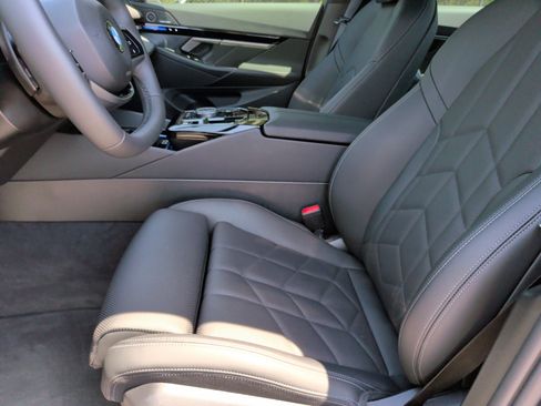 Used 2026 BMW 530i w/ Convenience Package RWD image 26