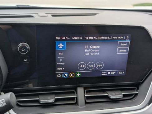 Used 2024 Chevrolet Trax RS FWD image 21