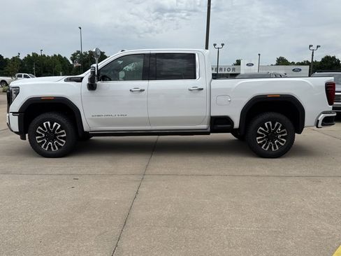 New 2026 GMC Sierra 2500 Denali Ultimate AWD/4WD image 11
