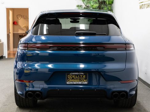 Used 2024 Porsche Cayenne S AWD/4WD image 4