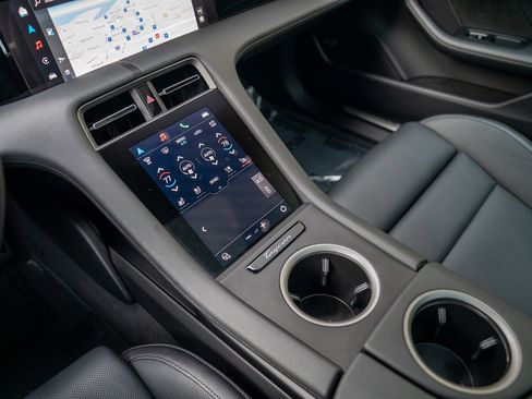 Used 2025 Porsche Taycan image 20